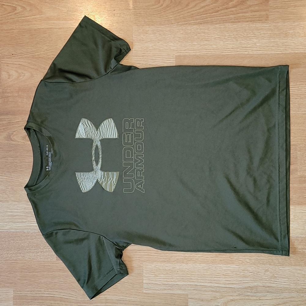 Under Armour youth large dark green tshirt